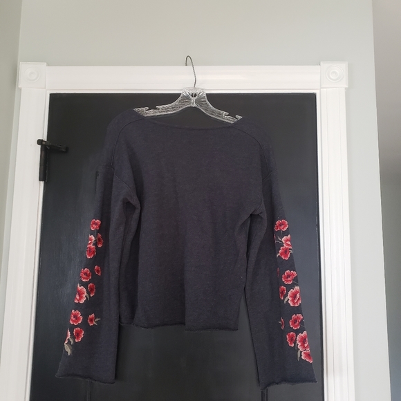 American Eagle Sweatshirt - Picture 2 of 4